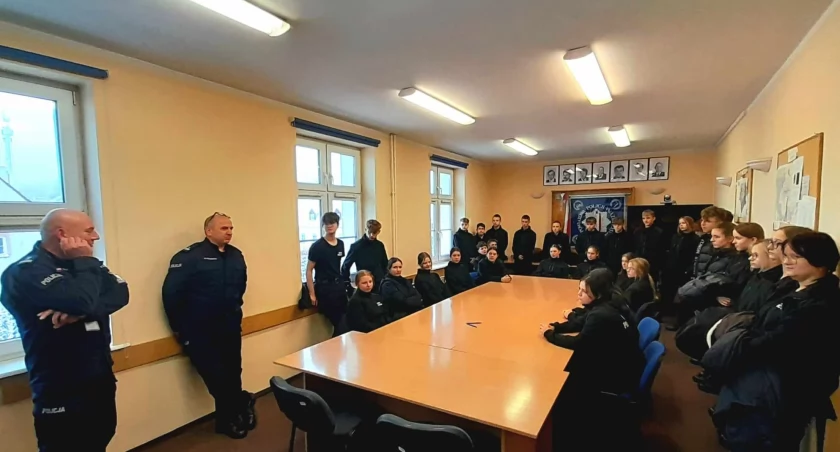 Komendanci zachęcali do wstąpienia do Policji