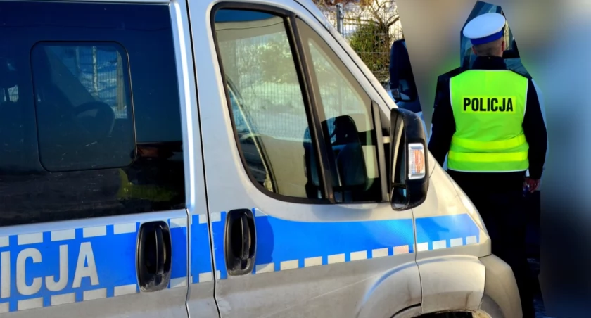 Kompletnie pijany kierował seatem, choć miał cofnięte uprawnienia