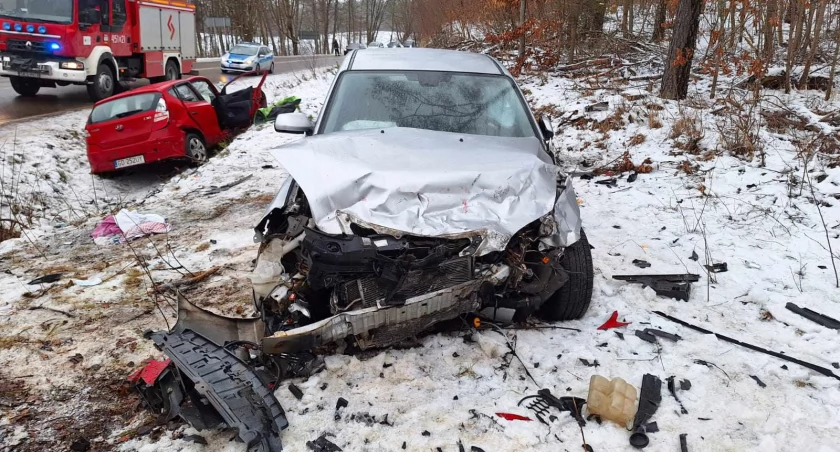 Nowa Kiszewa. Zderzenie hyundaia z mazdą - cztery osoby w szpitalu