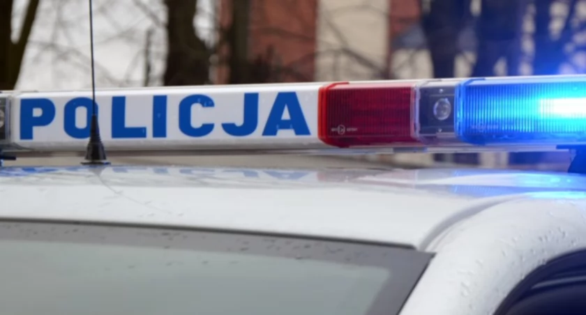 K20. 22-latka zepchnęła do rowu fiata i uderzyła w opla