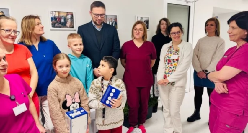 Dzieci ze Szkoły Happy Kids wspierają kościerskie hospicjum