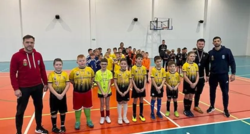 Młodzi piłkarze Santany Wielki Klincza na turnieju w Klukowej Hucie