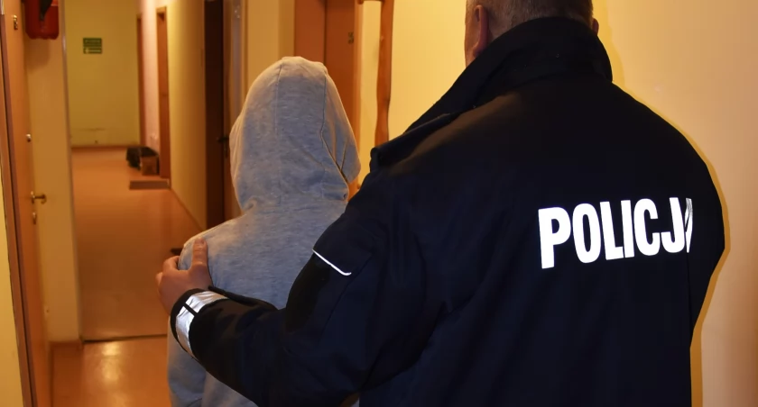 Przewoził ponad 52 tys. sztuk papierosów bez akcyzy. Wpadł, bo przekroczył prędkość