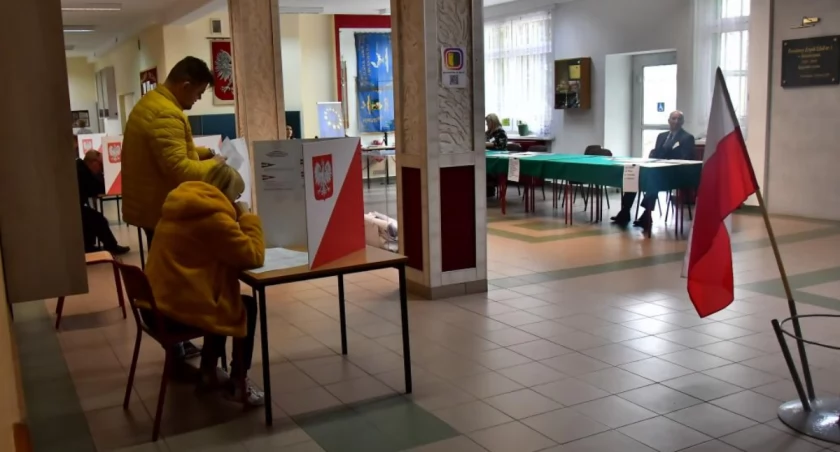 Lokale wyborcze zamknięte - trwa liczenie głosów