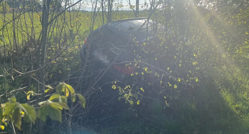 Stary Bukowiec. Bus wymusił pierwszeństwo na BMW 