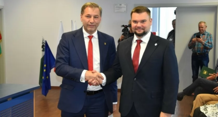 Dawid Jereczek oficjalnie burmistrzem, a Koalicja dla Kościerzyny mówi o politycznej korupcji