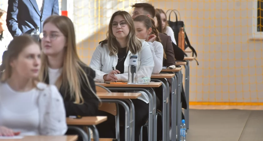 Matura, uczniowie mierzą się z matematyką