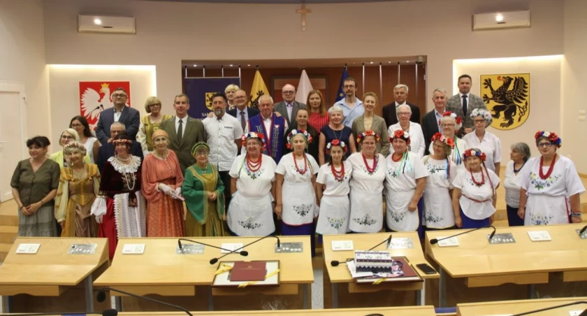 Zofia Bałachowska Zwyczajną Niezwyczajną Seniorką! KGW Wysin przyjacielem seniorów!