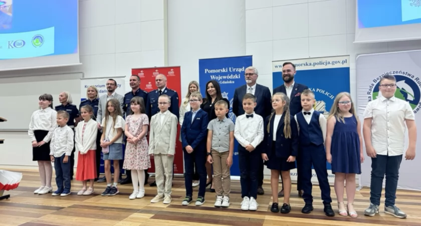 Uczniowie z powiatu kościerskiego wśród najlepszych w policyjnym konkursie o bezpieczeństwie na drodze