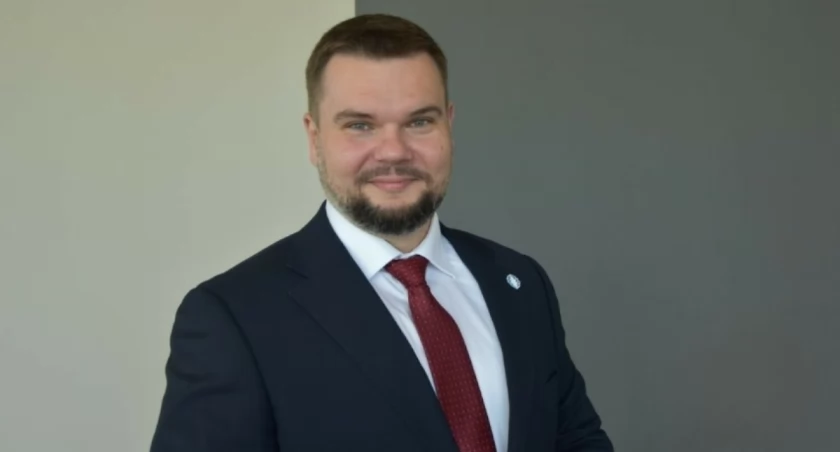 Prawie 18 tysięcy złotych brutto będzie zarabiał burmistrz - Dawid Jereczek