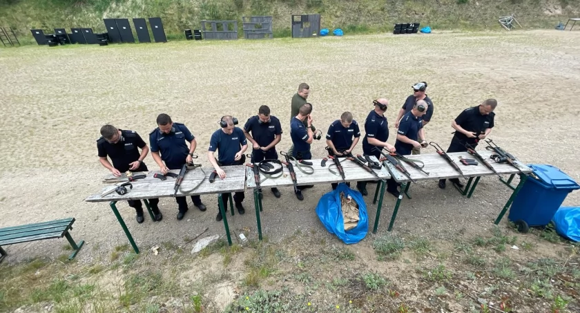 Kościerzyna. Policjanci doskonalili swoje umiejętności na strzelnicy 