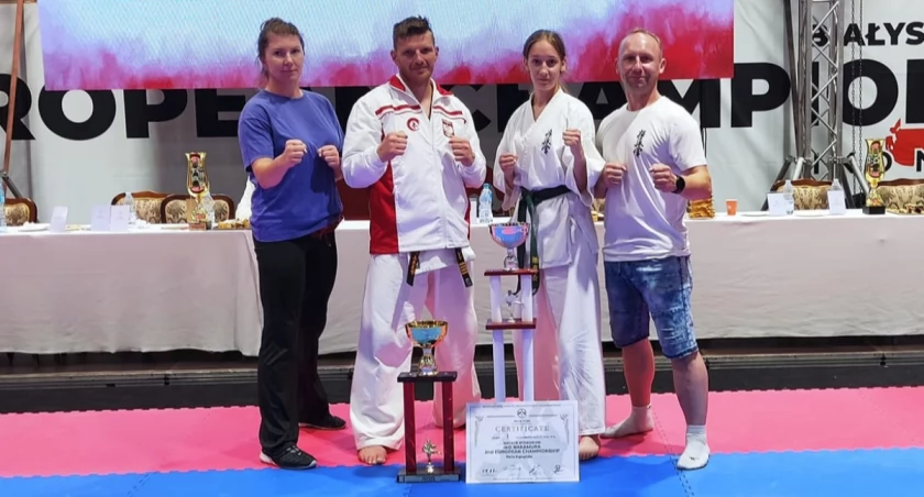 Zawodnicy Kościerskiego Klubu Kyokushin z medalami Mistrzostw Europy