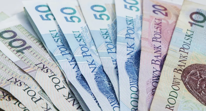 Padł ofiarą oszustów. Stracił prawie 24 tys. zł
