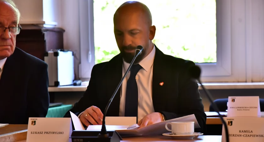 Łukasz Przybylski sam zgłosił się na wiceprzewodniczącego Rady Powiatu! Radni nie kryją zaskoczenia