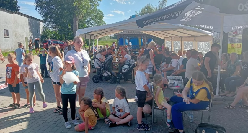 Doskonała zabawa podczas festynu w Trzebuniu