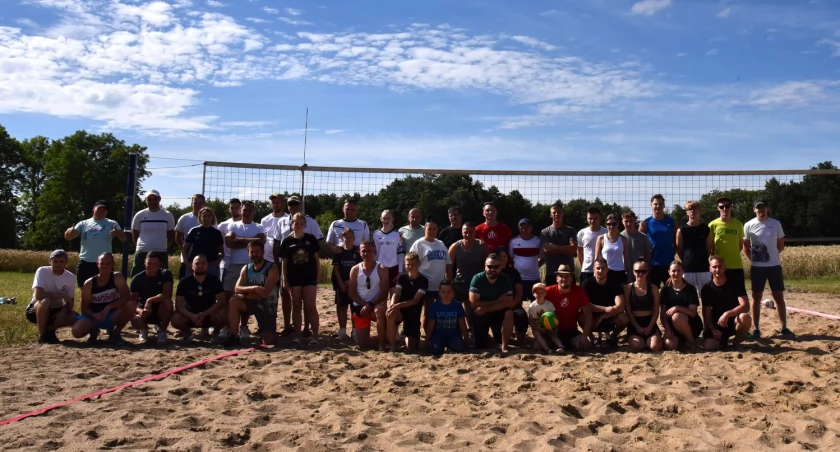 Emocjonujący turniej piłki plażowej w Będominie