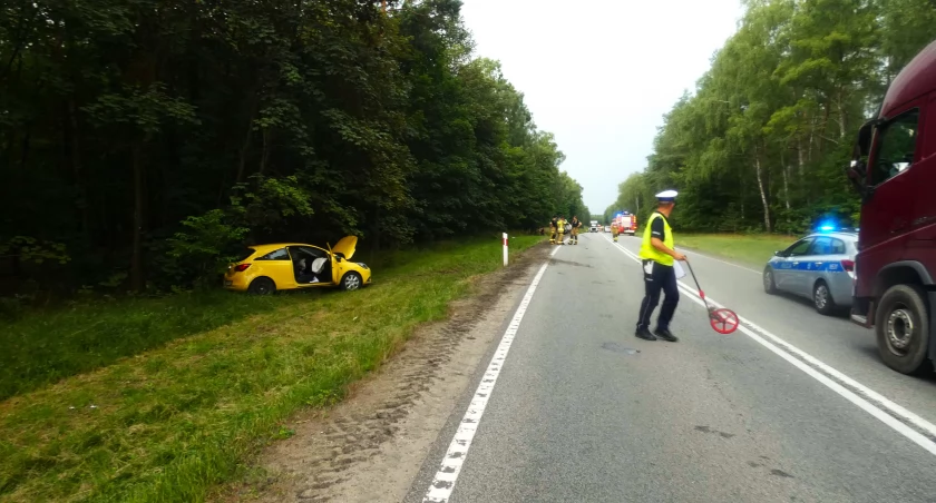 Wypadek z udziałem trzech aut. Jedna osoba w szpitalu