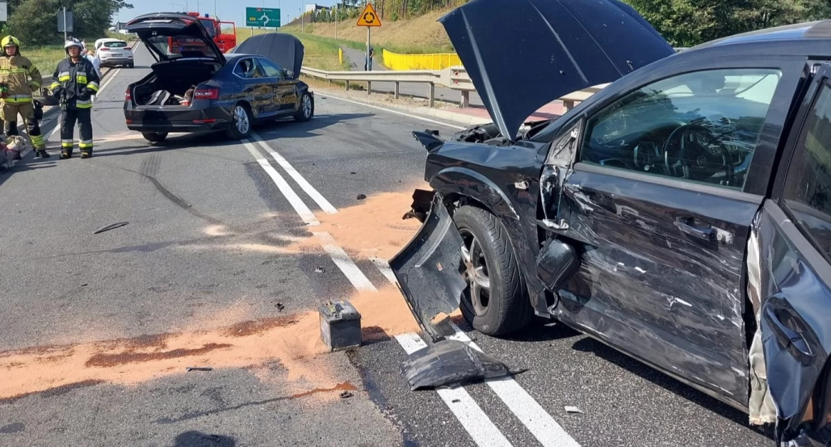 Wypadek na krajowej 20. Do szpitala trafił mężczyzna i dwójka dzieci