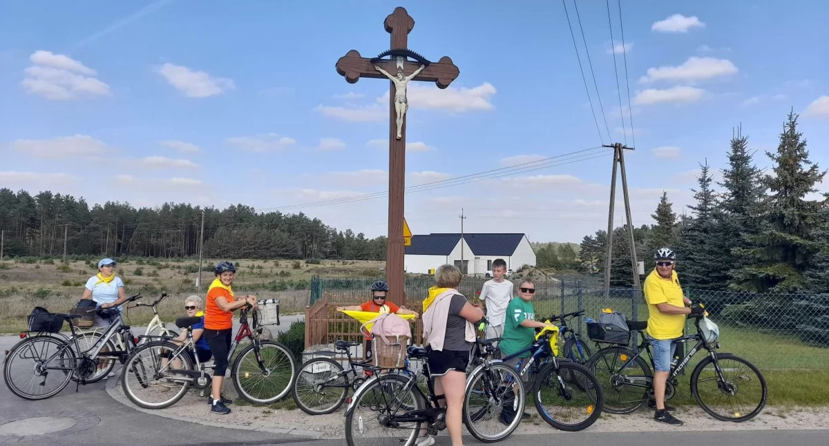 Zebrali fundusze na rzecz powodzian podczas rowerowej wycieczki