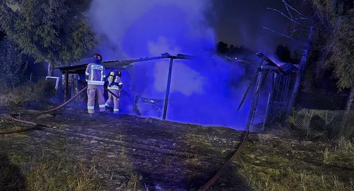 Gm. Nowa Karczma. Spłonęło auto i wiata garażowa