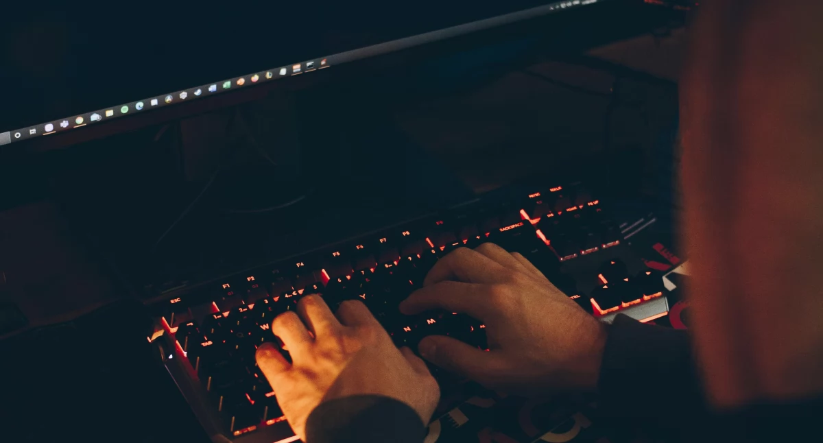 18-latka ofiarą oszustwa internetowego. Straciła prawie 10 tys. zł!