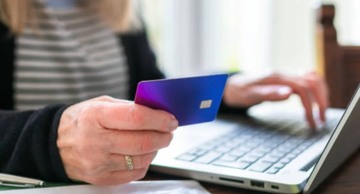 Stracili prawie 300 tys. zł. Oszuści internetowi w akcji!