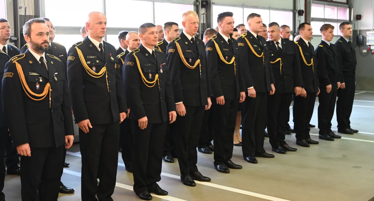 Awanse i odznaczenia dla strażaków z okazji Święta Niepodległości