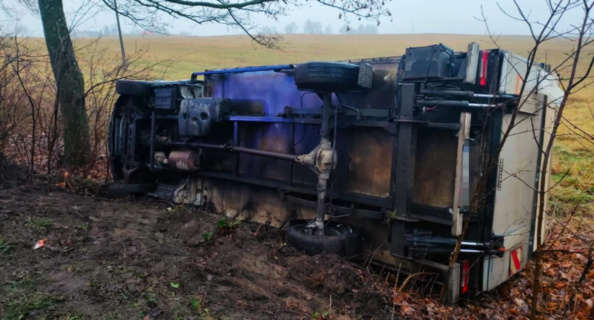 Wypadek drogowy w Zieleninie. Kierująca iveco trafiła do szpitala