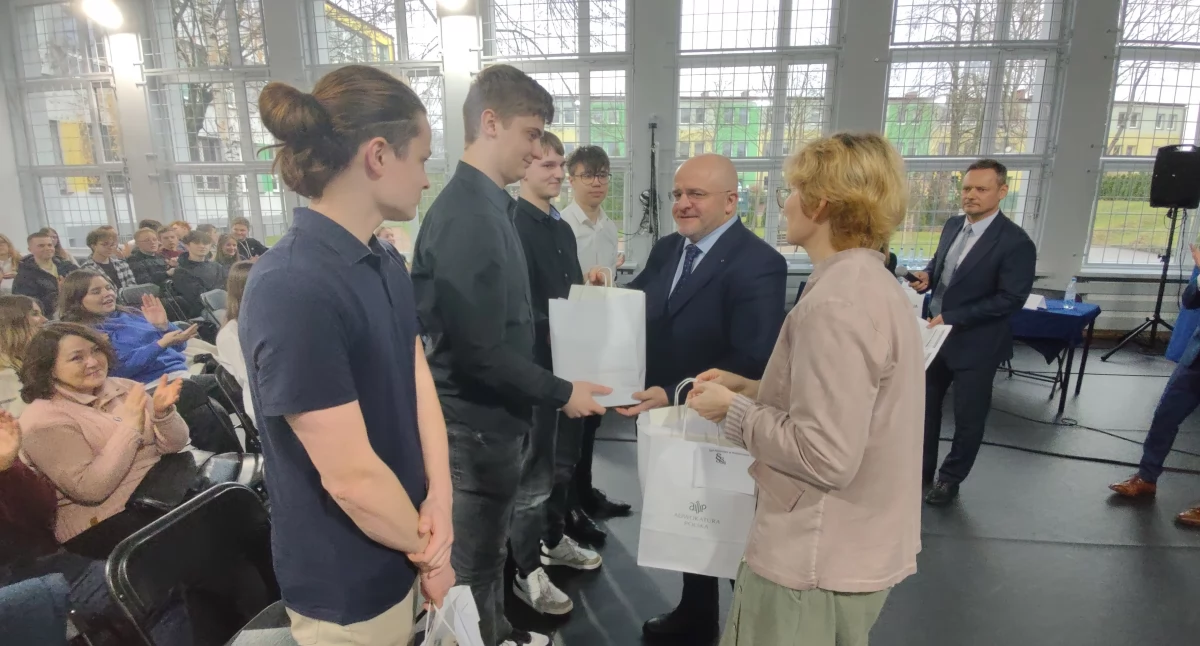 Budowlanka zwycięża w debacie oksfordzkiej. Jej specjalnym gościem był prof. Paweł Kowal