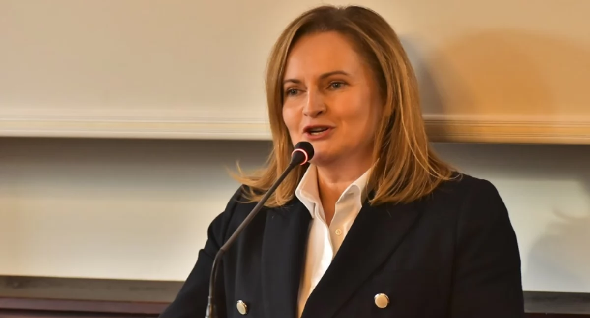 Alicja Żurawska informuje o studiach na Collegium Humanum. Naukę finansowało starostwo
