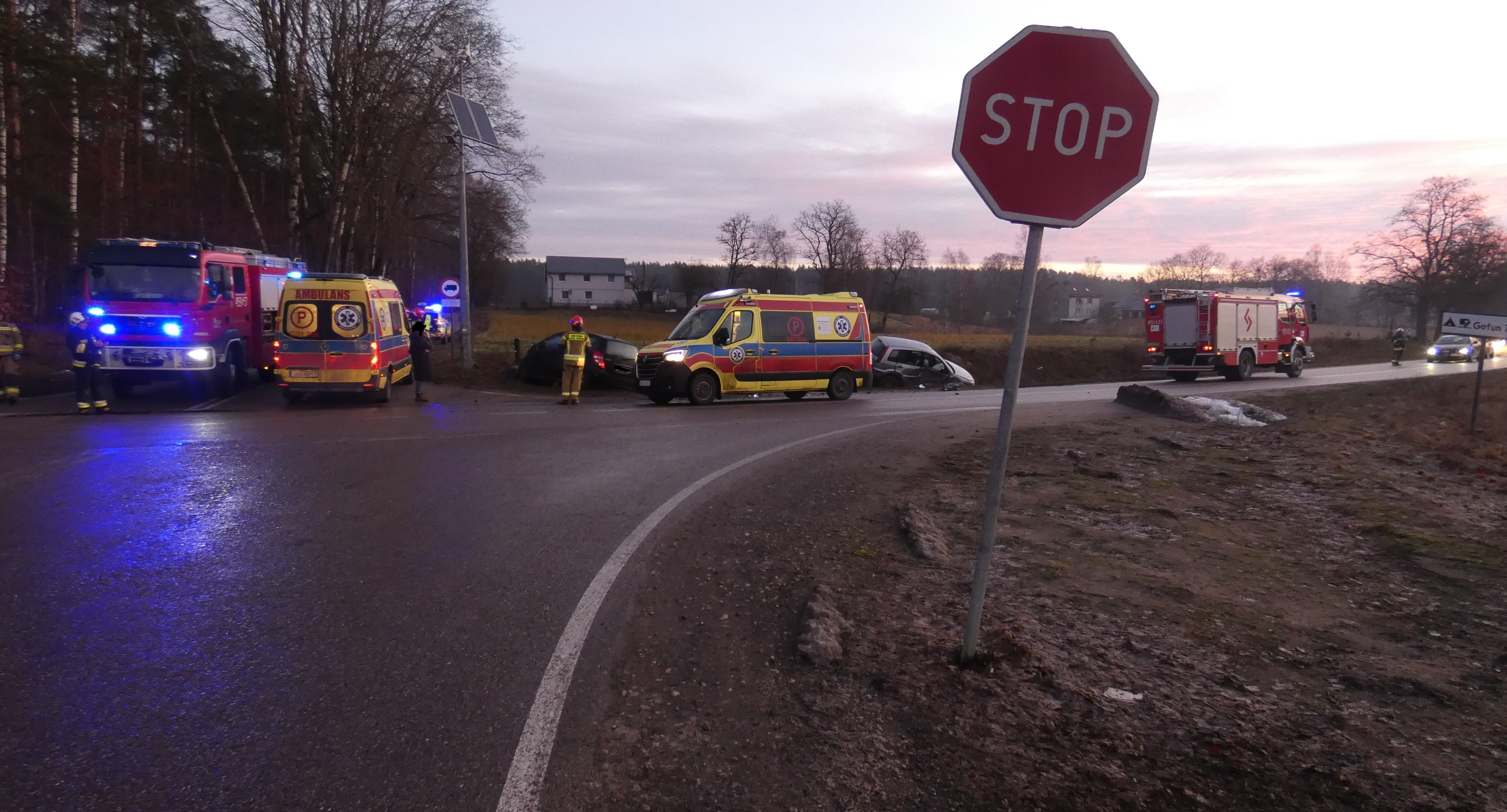 Wypadek w Nowej Kiszewie. Jedna osoba trafiła do szpitala