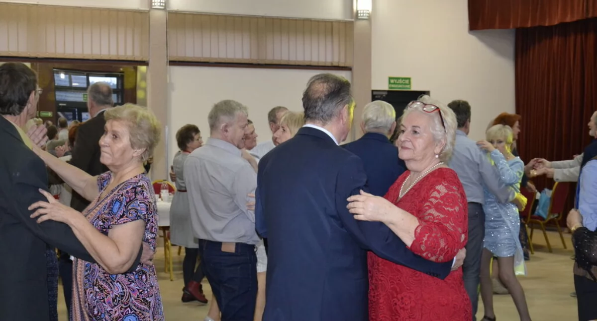 Bal Emeryta w Dziemianach. Seniorzy pokazali, jak można się świetnie bawić
