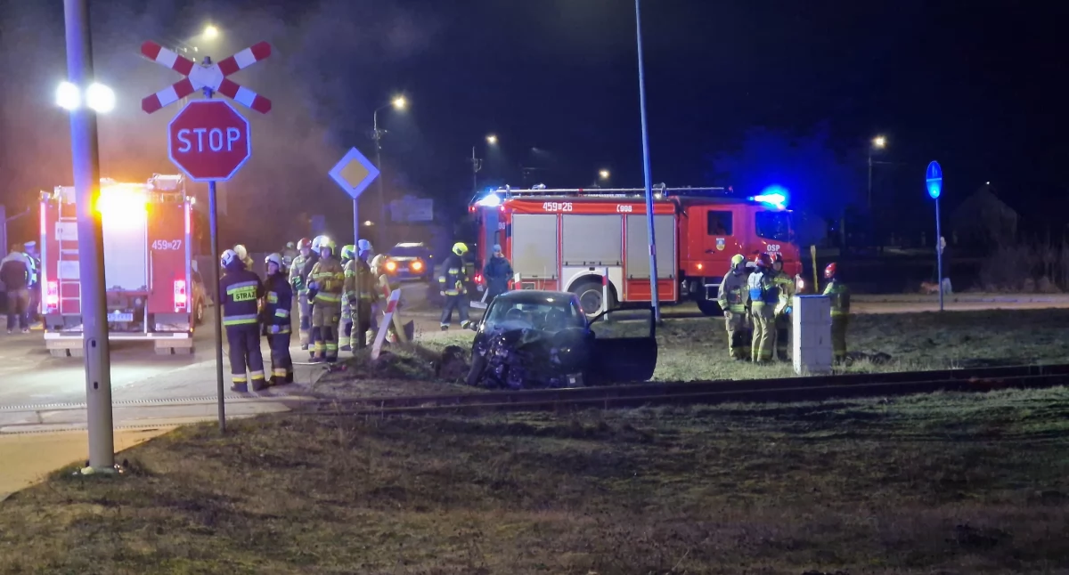 Wypadek na przejeździe kolejowym w Łubianie! [ZDJĘCIA, AKTUALIZACJA]