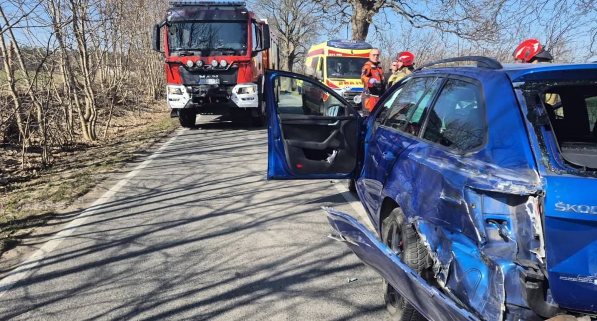 Sarnowy. Groźny wypadek na drodze wojewódzkiej nr 214
