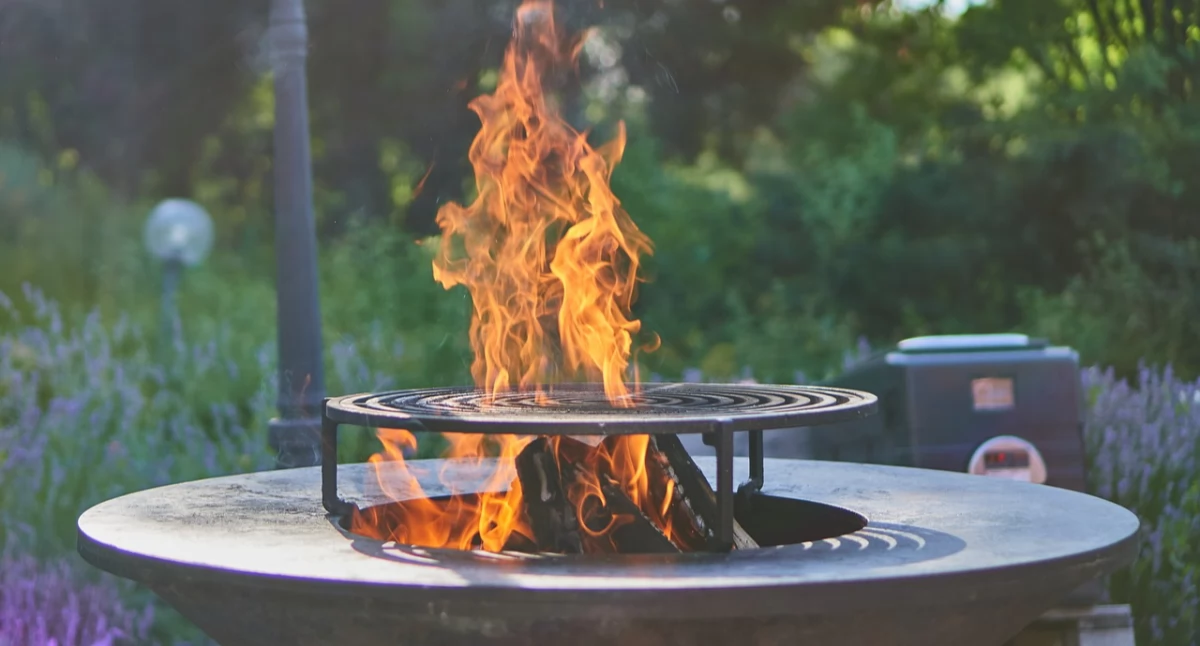 Grillowanie w sercu Kaszub – nowoczesne paleniska i grille do przestrzeni publicznych