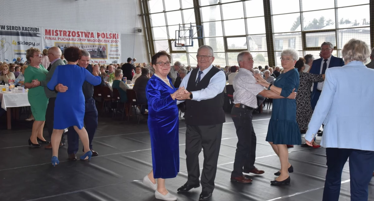 Seniorzy z Gminy Nowa Karczma znów razem na parkiecie. III Gminny Bal Seniora za nami!