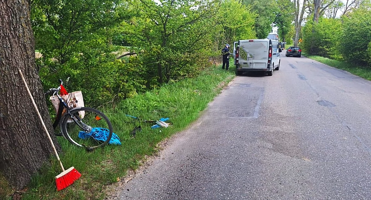 Na drodze wojewódzkiej 214 rowerzysta został potrącony przez dostawczaka
