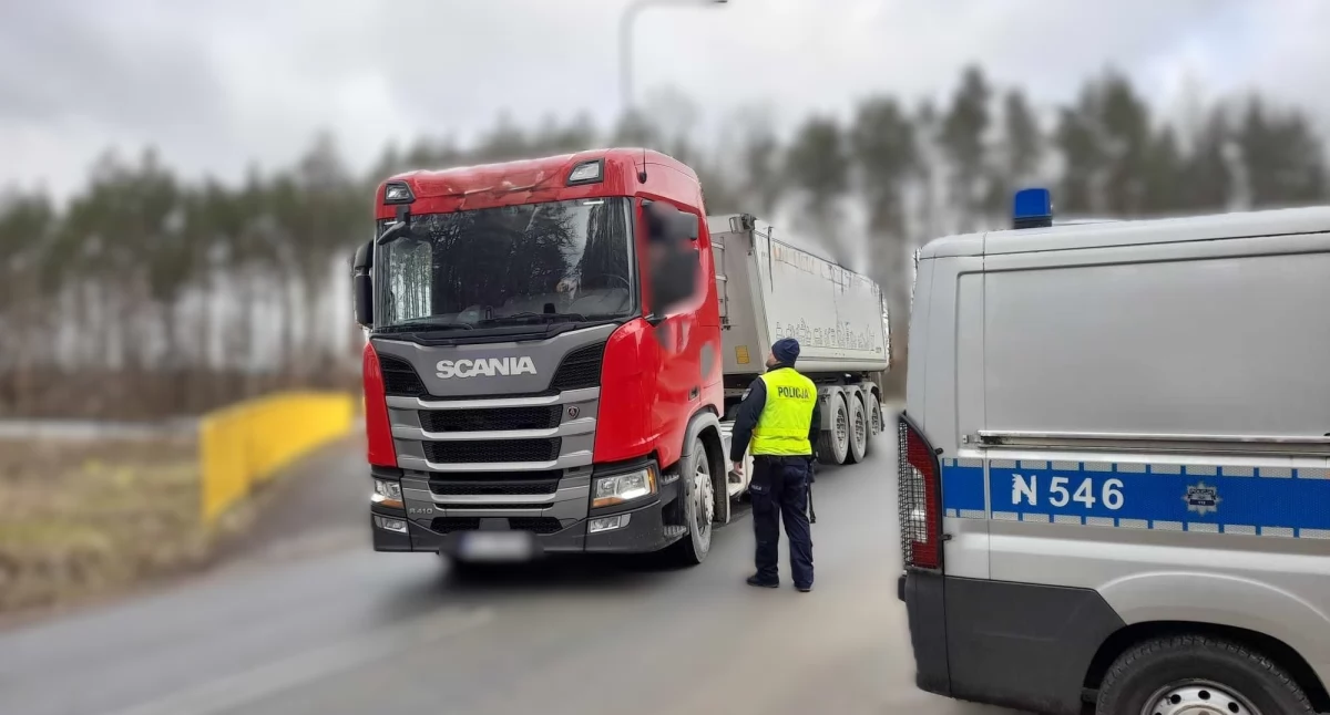 Remont drogi 221 Kościerzyna-Nowa Karczma. Kierowcy ciężarówek łamią przepisy i niszczą inne drogi!