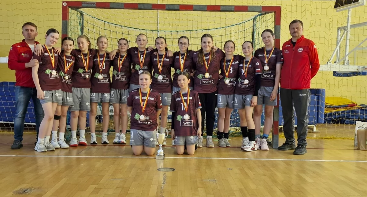 UKS Lipusz na podium prestiżowego turnieju piłki ręcznej w Radomiu