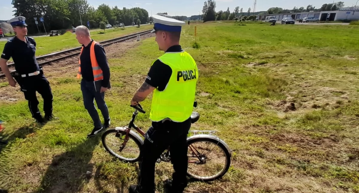 Rowerzysta zderzył się z szynobusem na przejeździe kolejowym w Łubianie!