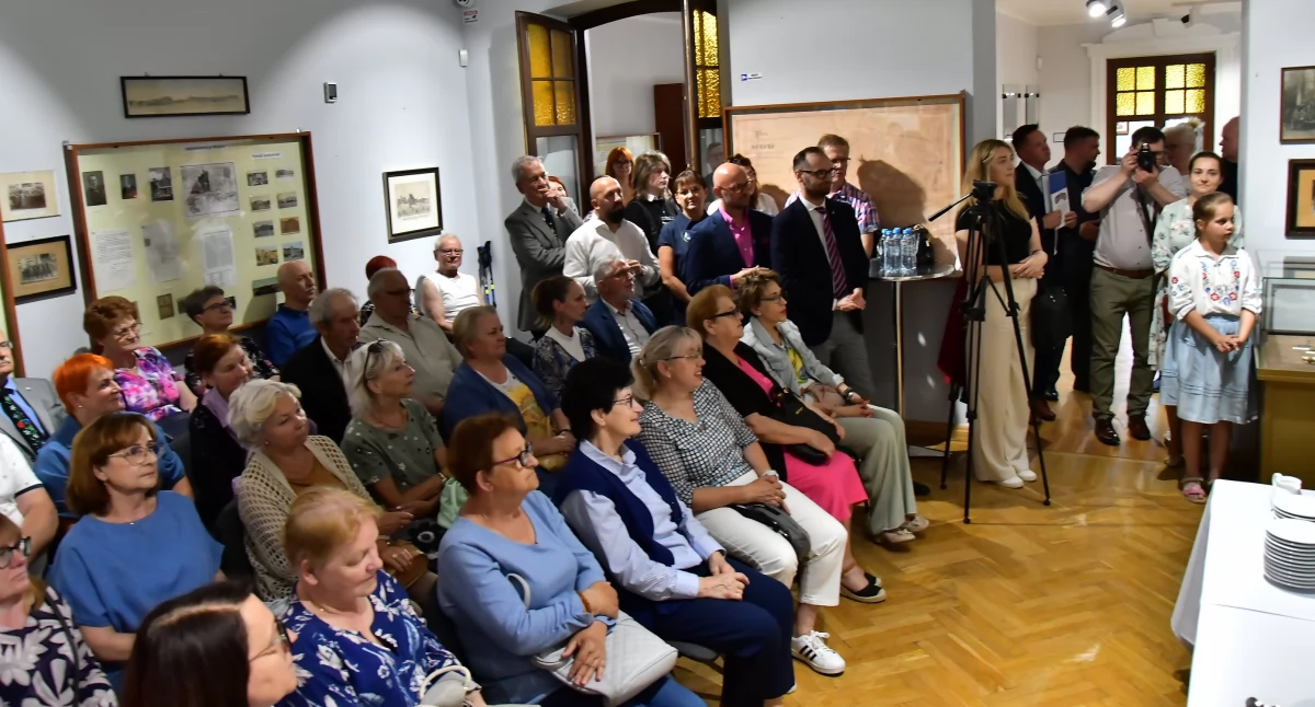 „Porcelana w kolorach Kaszub” – wystawa, która opowiada historię regionu i ZPS 