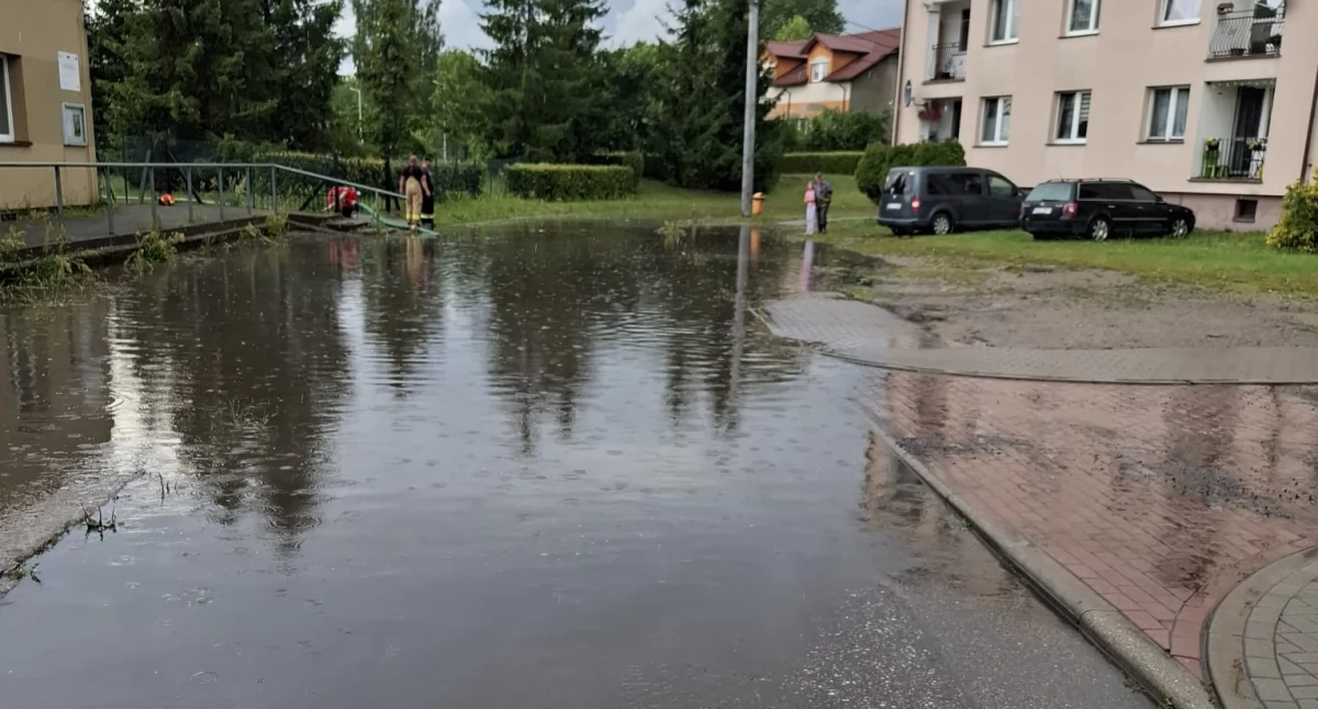 Ulewa nad Grabowem Kościerskim! Zalane posesje i piwnice!