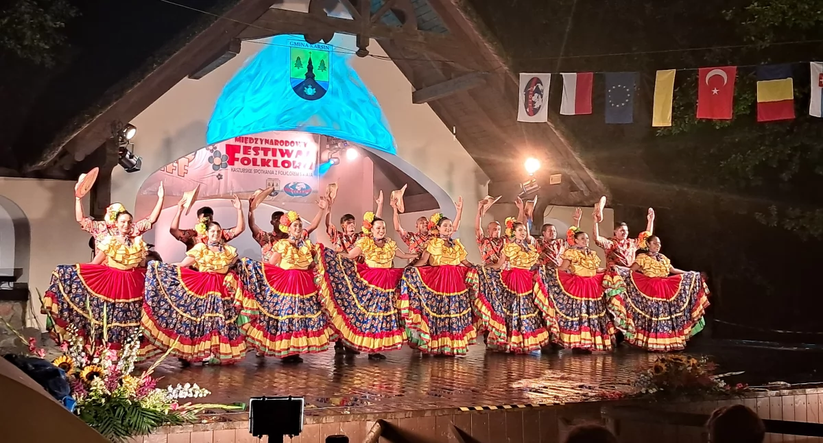 Folklor świata na Kaszubach 