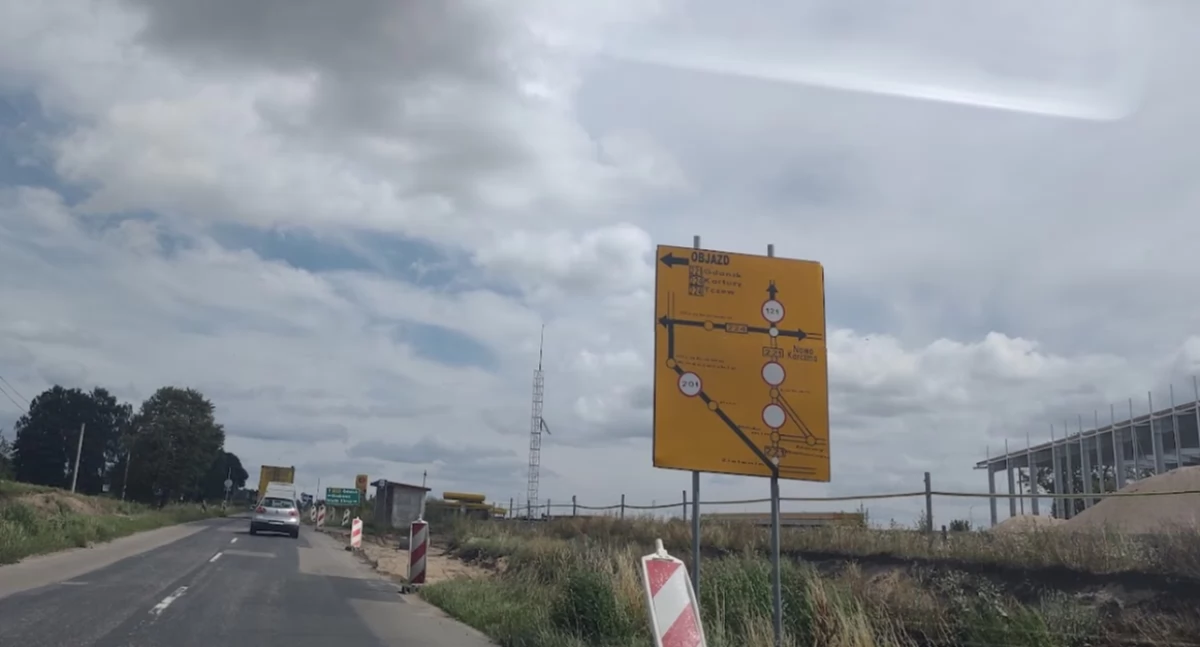 Uwaga kierowcy! Część drogi 221 w okolicach Lubania całkowicie wyłączona z ruchu! [MAPA OBJAZDÓW]
