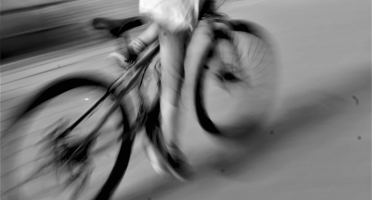 Jechała całą szerokością jezdni – 44-letnia rowerzystka miała prawie 3 promile!