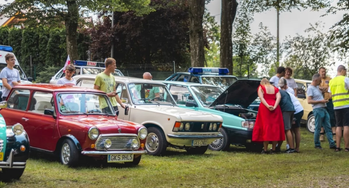 Klasyczna motoryzacja w malowniczej scenerii, czyli 