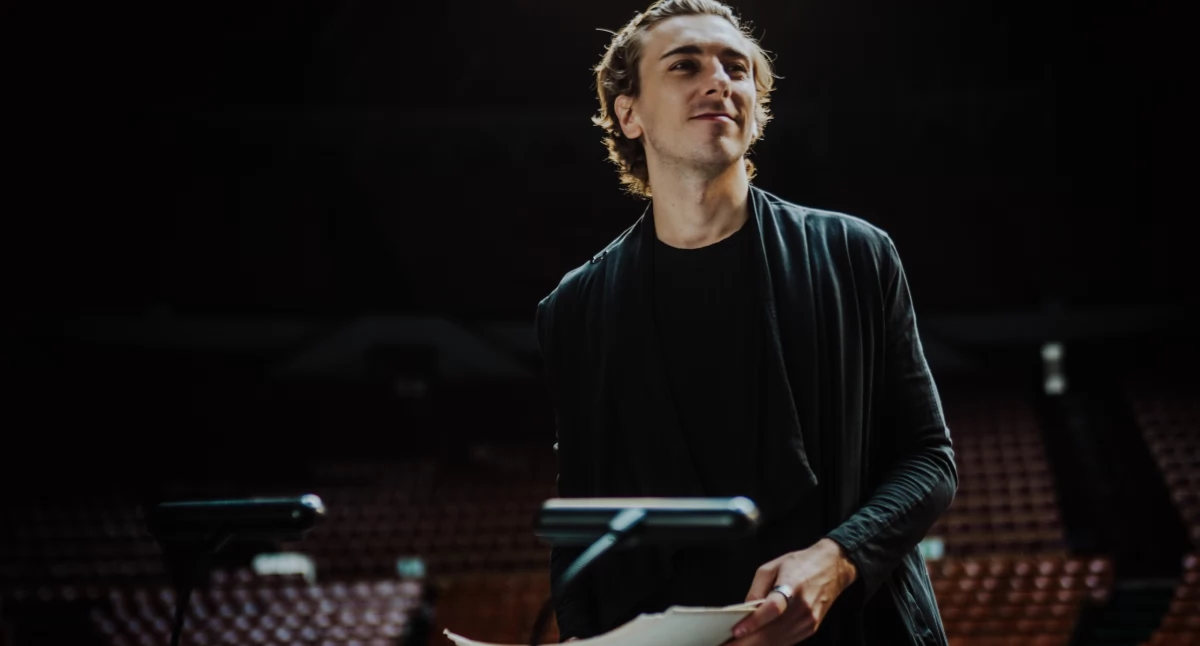 Szymon Sutor z Kościerzyny na scenie Opery Leśnej podczas Festiwalu Top of The Top!