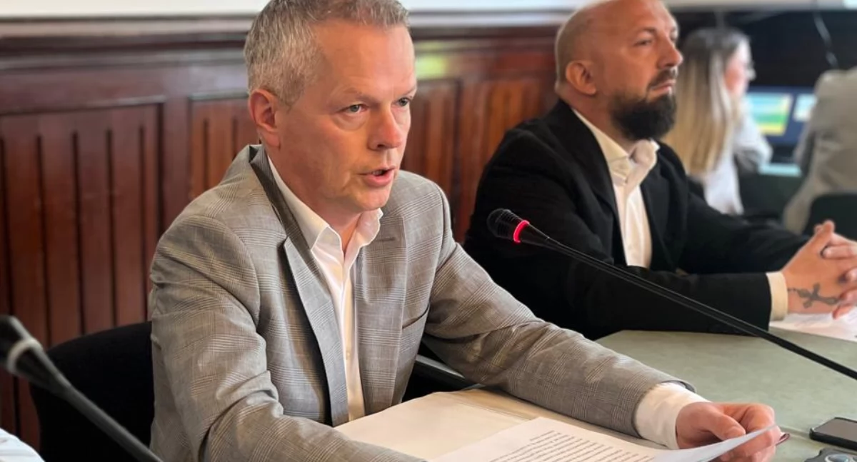 Polityczny układ i szukanie haków? Burza w Radzie Powiatu. M. Modrzejewski znów obroniony!