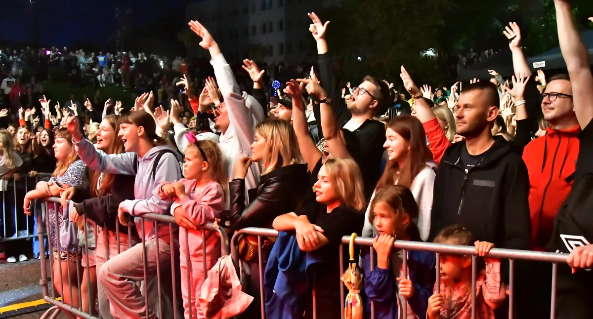 O.S.T.R. i Grubson porwali tłumy. Hip-hopowe pożegnanie lata w Kościerzynie