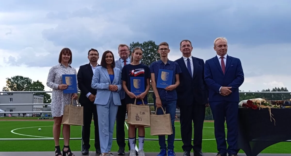 Najlepsi uczniowie z gm. Nowa Karczma otrzymali stypendia!